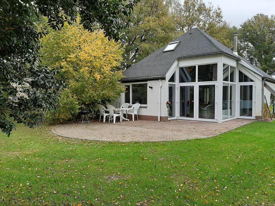 Vrijstaande Recreatievilla Met Ruime Omheinde Tuin Posterholt エクステリア 写真